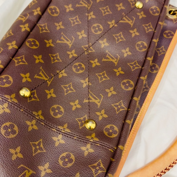 Louis Vuitton Monogram Artsy MM Bag - Picture 5 of 9